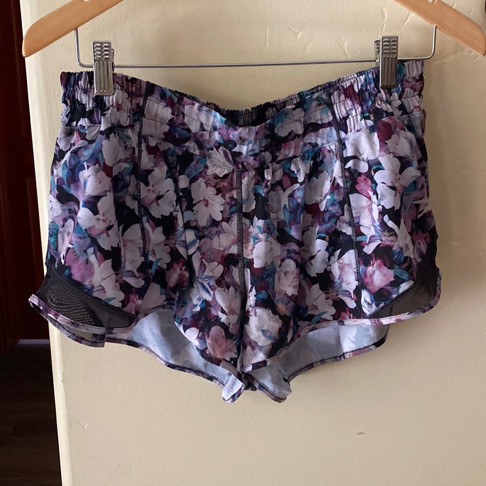 Lululemon hotty hot shorts size 12